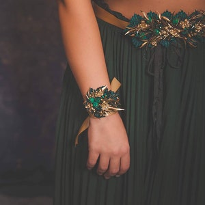 Glamour elegant bracelet in emerald and golden colours Bridal flower bracelet Wedding bracelet Handmade bracelet Wedding jewelry Magaela