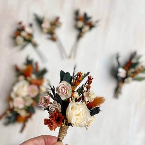 Terracotta autumn flower wedding set Bridal hair comb Burnt orange wedding hairpins Boutonniere for groom Cinnamon boutonniere Magaela Large boutonniere