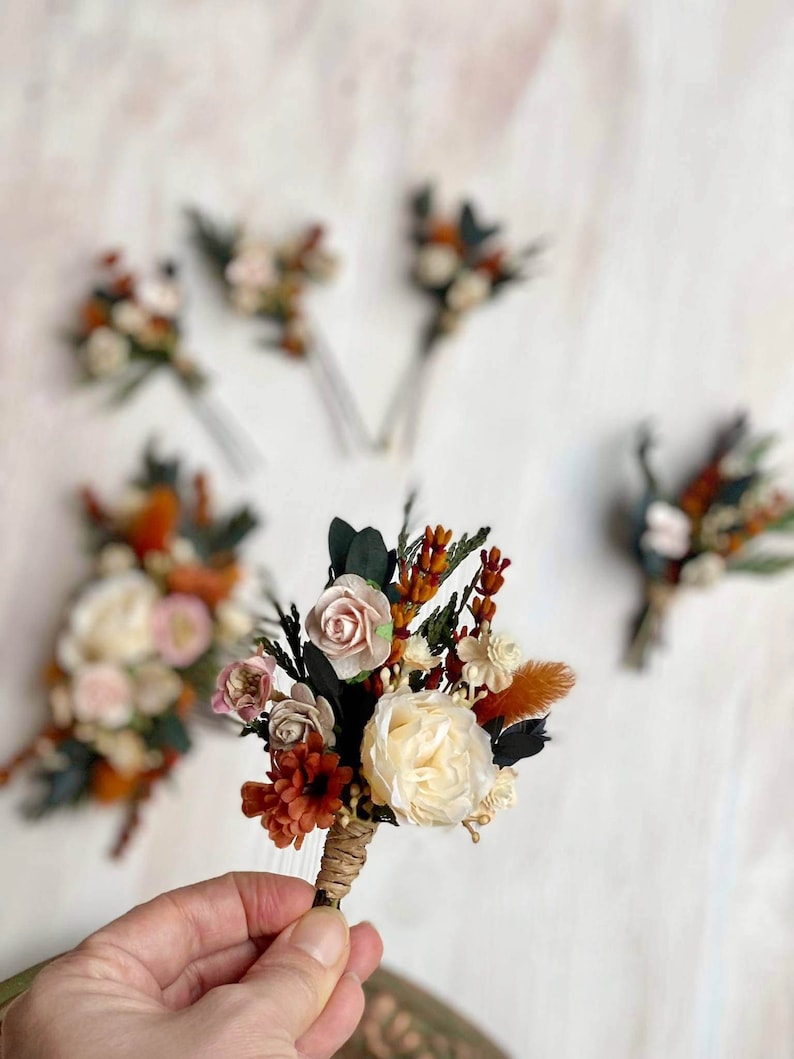 Terracotta autumn flower wedding set Bridal hair comb Burnt orange wedding hairpins Boutonniere for groom Cinnamon boutonniere Magaela Large boutonniere