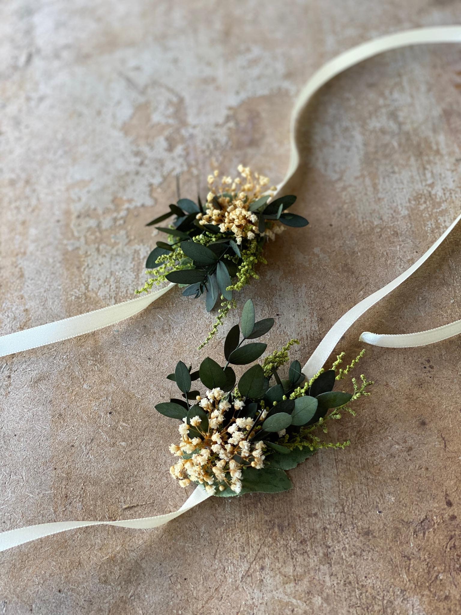Burgundy and green bridal bracelet Flower wrist corsage for bridesmaid –  magaela