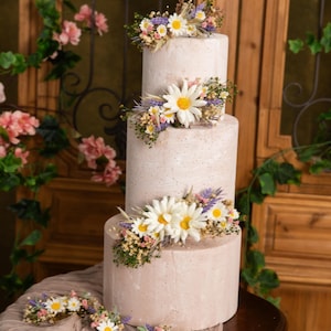 Decorazioni per torte a forma di prato, decorazioni per torte nuziali, accessori floreali per torte, fiori per torte a forma di margherita, accessori da sposa, fiori di campo, fiori per torte