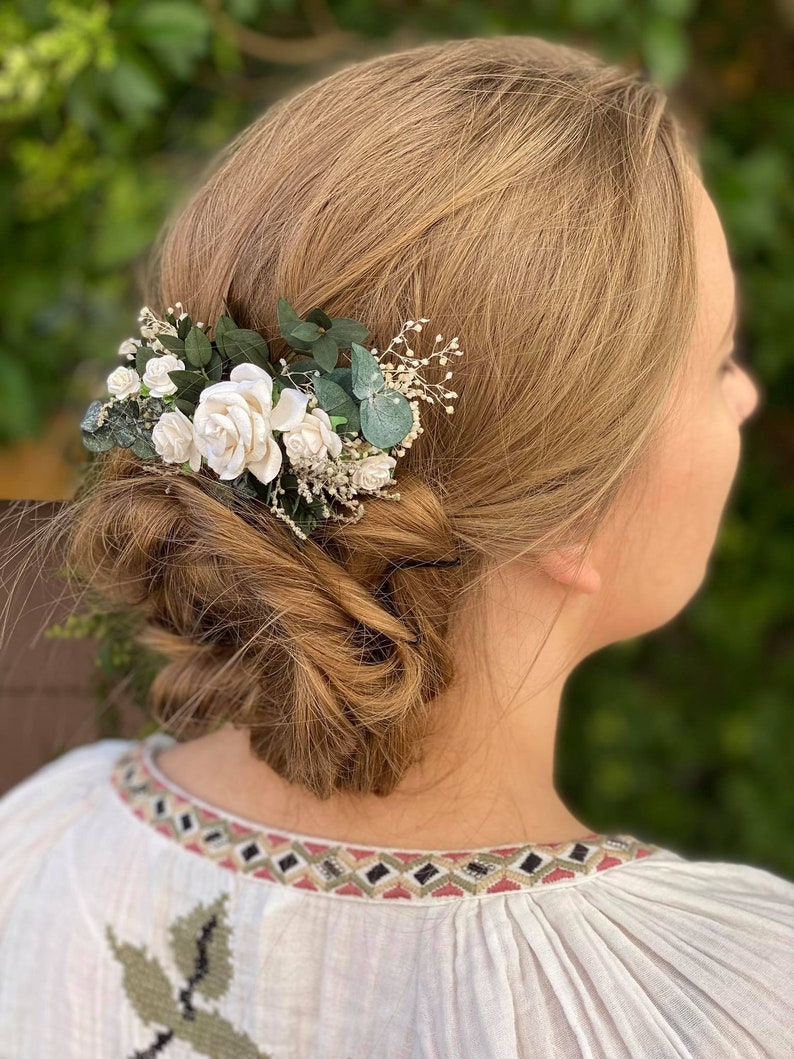 Romantic greenery hair comb Bridal flower comb with roses White and green hair comb Boho wedding Off white headpiece Magaela handmade zdjęcie 2