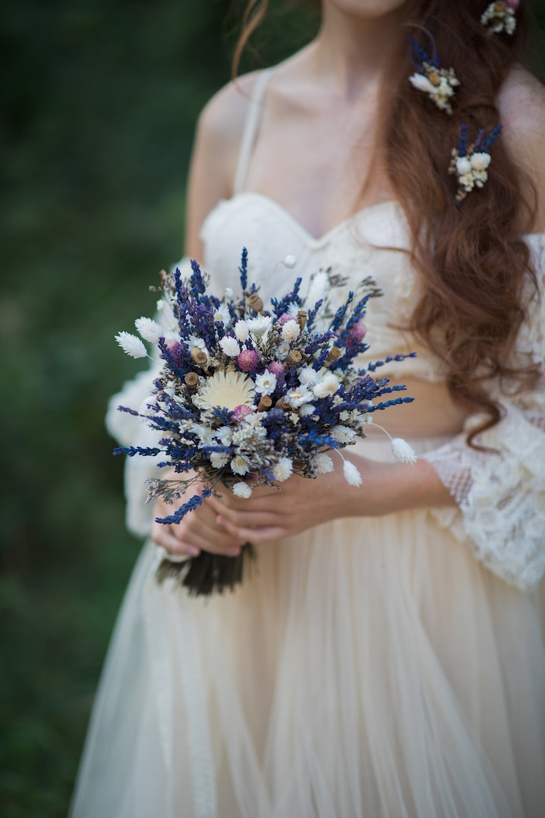 Wiesenhochzeitsstrauß Konservierter Brautstrauß Lavendel Hochzeitsstrauß Magaela Accessoires Blumenstrauß für die Braut Getrocknete Hochzeit Handmade Bridal bouquet