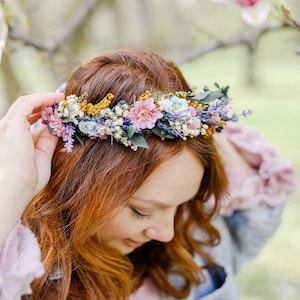 Meadowy flower hair wreath Lavender Bridal hair crown Spring Wedding Summer Flower crown Magaela wildflowers Bridal accessories Handmade