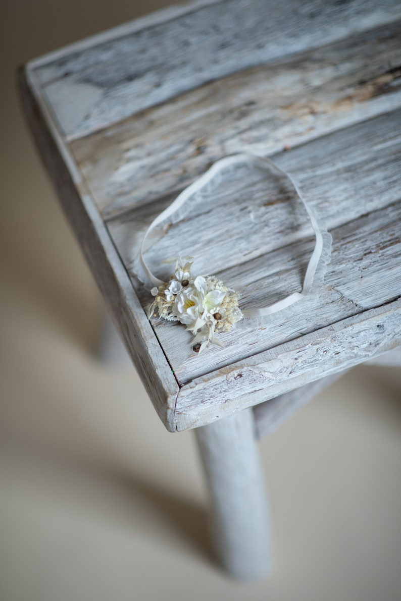 White flower garter Bridal accessories Wax flowers Wedding garter Toss garter Magaela Customisable Elastic lace Bride to be Handmade image 5