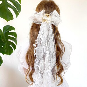First holy communion hair bow White flower hair clip Flower girl clip Hair bow tie Communion accessories Lace flower bow tie White roses
