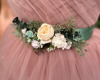 Sage green flower belt Bridal flower sash White roses Ivory Greenery wedding Belt with ribbon Boho flower belt Natural Magaela accessories