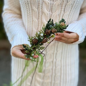 Christmassy woodland hair wreath Winter forest crown Forest wedding Bridal headband Flower headpiece with pine cones Xmas present Magaela
