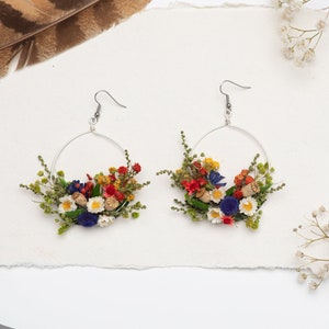 Folk circle dangle earrings Flower earrings Surgical steel Colourful flower earrings for bride Dried flowers Magaela Bridal handmade