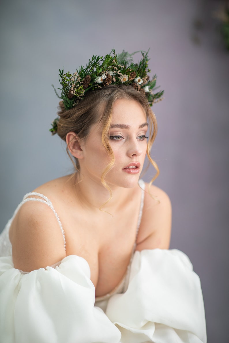 Woodland bridal crown Wedding in forest Natural bridal crown Pine cone crown Winter wedding Natural wedding Rustic wedding Bridal hair image 3