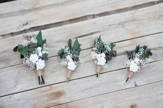 Set Di Fiori Artificiali Per Matrimonio: Corsage Bianco E Fiore All' Occhiello - Italia