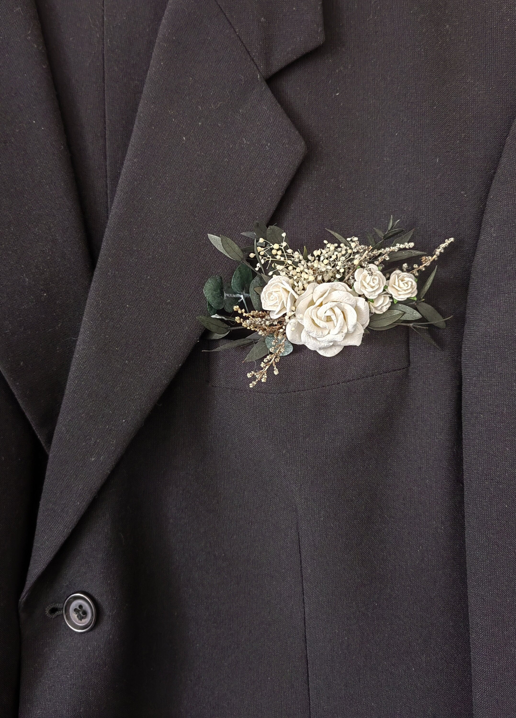 Bräutigam Tasche Boutonniere Grün und Weiß Knopfloch Tasche Blume Platz Weiße Rose Corsage Trauzeuge Zubehör Greenery Rustikale Hochzeit