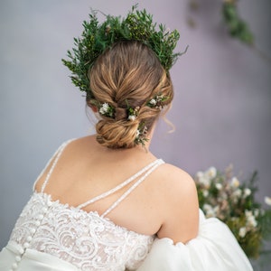 Wald Brautkrone Hochzeit im Wald Natürliche Brautkrone Kiefernzapfenkrone Winterhochzeit Natürliche Hochzeit Rustikale Hochzeit Brauthaar Bild 8