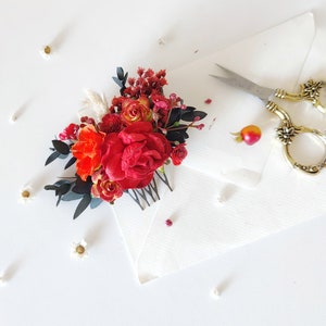 Small red orange hair comb Bridal hair accessory Autumn wedding Fall wedding comb Red flowers Floral hair comb Bridesmaid Gift for her