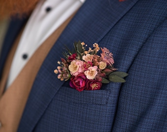 Boutonnière de poche du marié bordeaux Boutonnière fleur rose Boutonnière faite main Corsage de mariage pour le marié Accessoires de mariage Magaela