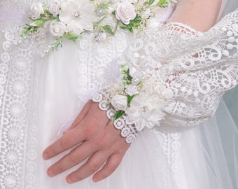 First holy communion Flower bracelet Floral bracelet White roses Pearls Handmade jewellery Communion accessories Bridal bracelet Bridesmaid