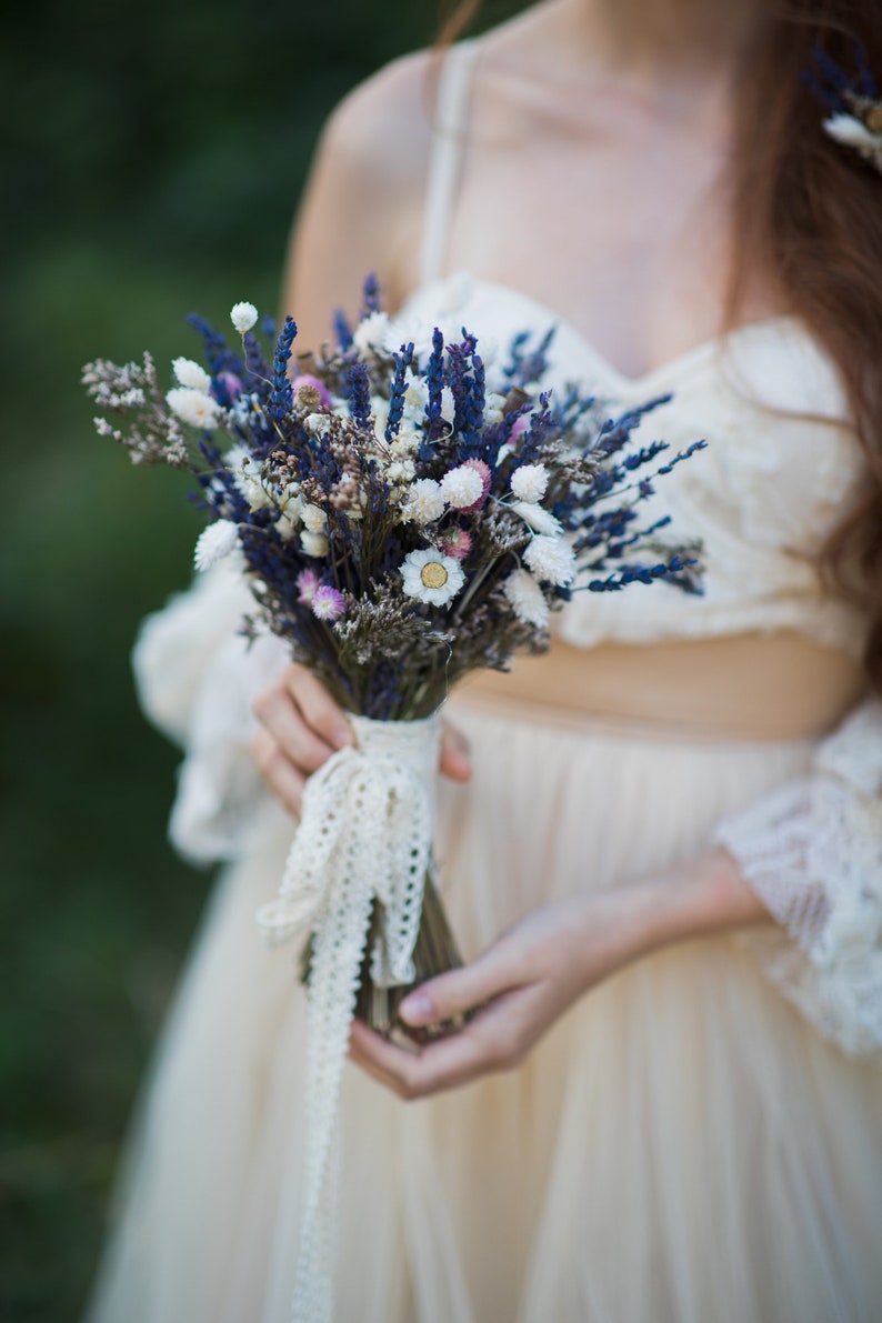 Wiesenhochzeitsstrauß Konservierter Brautstrauß Lavendel Hochzeitsstrauß Magaela Accessoires Blumenstrauß für die Braut Getrocknete Hochzeit Handmade Bild 7