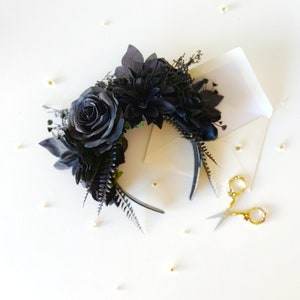 Black flower headband in Frida style Halloween flower headpiece Gothic wedding Dia de los muertos Day of the dead headband Big black crown