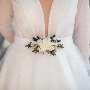 Greenery and ivory wedding belt Eucalyptus flower sash Bridal peony belt Natural bridal accessories Wedding jewellery Wedding dress sash