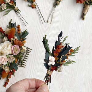 Terracotta autumn flower wedding set Bridal hair comb Burnt orange wedding hairpins Boutonniere for groom Cinnamon boutonniere Magaela Small boutonniere