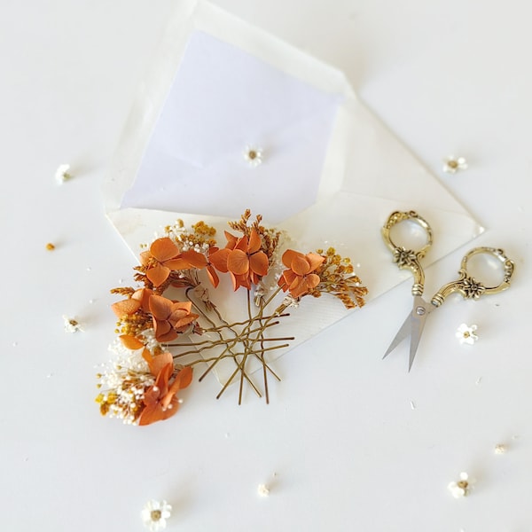Terracotta hairpins Dried flowers hair pins Orange hairpins Hydrangea hairpins Bridal hair Magaela Flower hair Vintage Cottagecore wedding