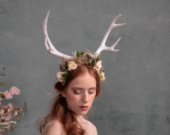 Flower crown with deer antlers Horns crown Samhain Headband Ivory antlers Wedding Headpiece Woodland wedding Antlers crown Halloween crown