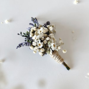 Natural lavender boutonniere Violet and white boutonniere Magaela Wedding accessories Hochzeit Bridal comb Groom accessories Baby's breath zdjęcie 3