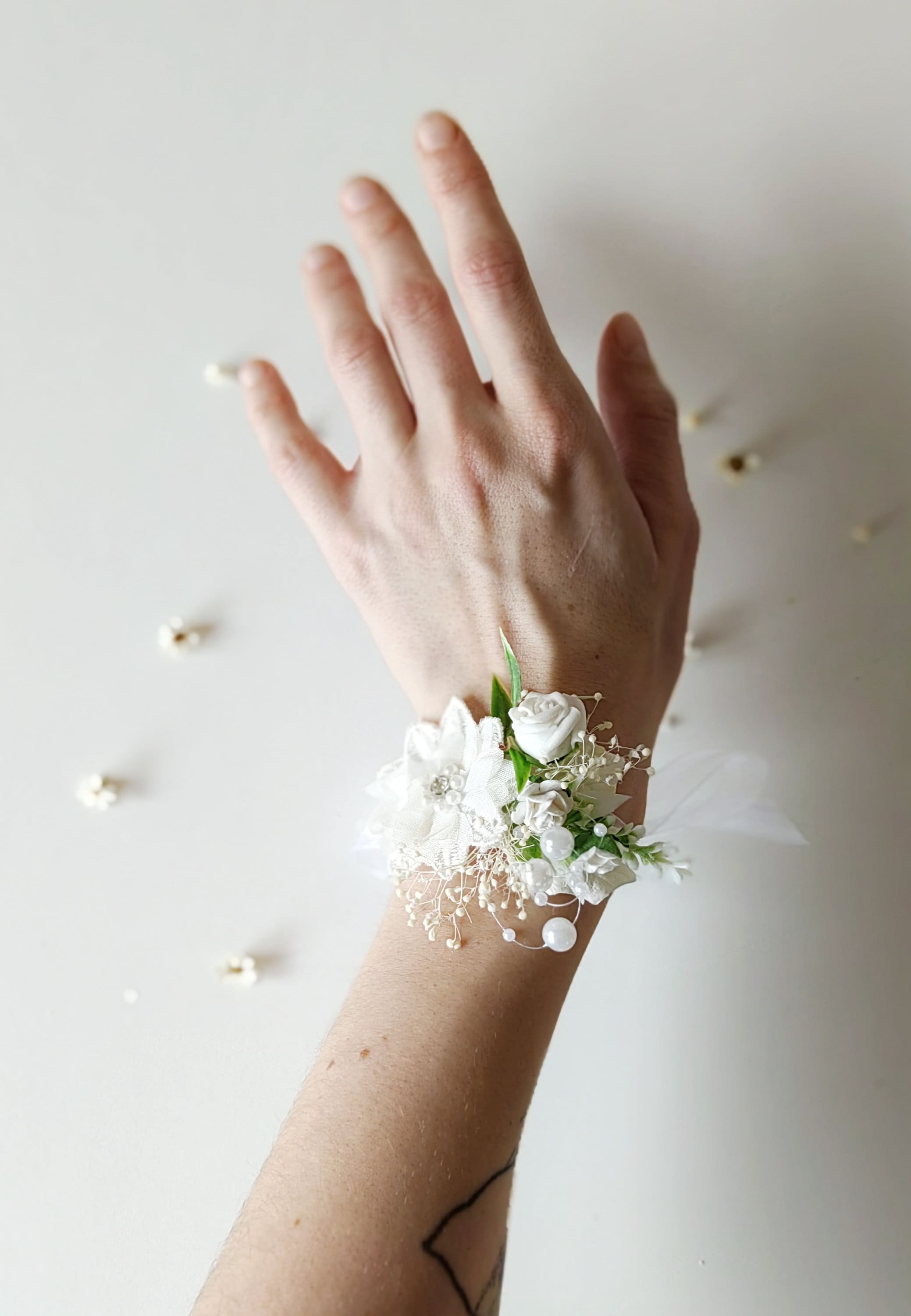 Bracciale Da Polso Con Fiore Di Rosa E Perle – Elegante Corsage Per Matrimonio E Ballo - 4