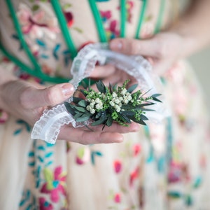 Eucalyptus and baby's breath garter Greenery wedding garter Natural green and ivory garter Toss bridal garter Magaela Elastic lace image 2