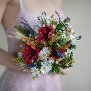 Folk bridal bouquet Meadow wedding bouquet Poppy flowers and daisies Wildflowers bouquet Customisable Small wedding bouquet Natural Magaela