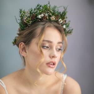 Woodland bridal crown Wedding in forest Natural bridal crown Pine cone crown Winter wedding Natural wedding Rustic wedding Bridal hair image 2