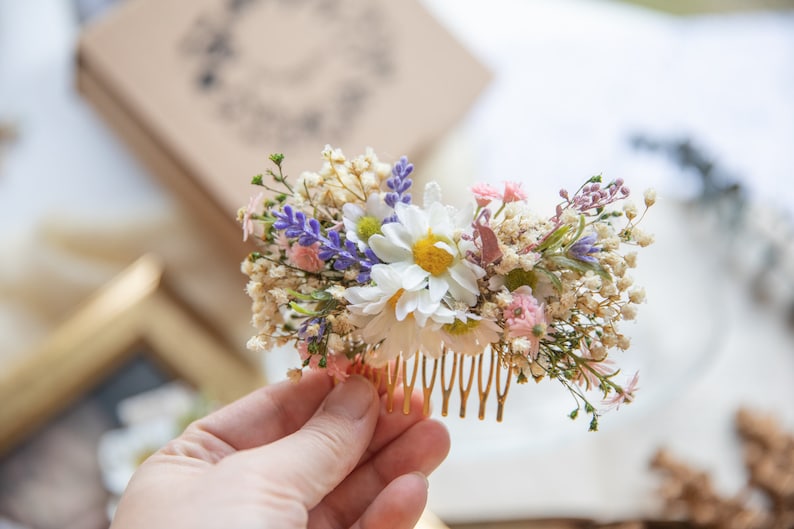 Meadowy wedding hair comb Flower bridal hair comb with baby's breath Spring Meadow Pastel wedding comb with daisies Magaela accessories Hair comb