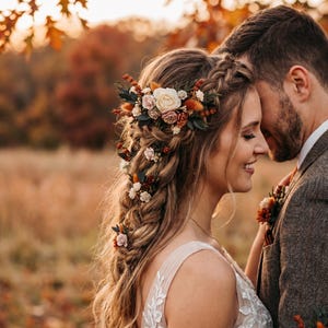Terracotta Blumen-Hochzeitsset – Brautstrauß + Haarpins + Corsage
