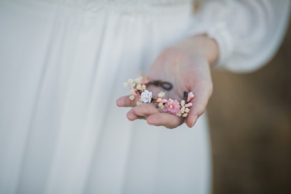 Amazon.com: Axnhbubu 4Pcs Claret Rose Wedding Girl's Wrist Corsage Bracelets ,Bridesmaid Pearl Bracelet,Women's Hand Flowers for Wedding Party  Prom,Homecoming Corsage.(4pcs Claret) : Clothing, Shoes & Jewelry