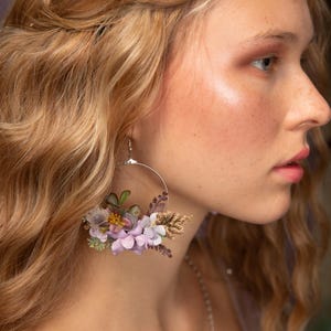 Lila Blume Ohrringe Kreis violette Blume Ohrringe Hochzeitsschmuck Garten Hochzeit Braut Accessoires Magaela Very Peri Brautschmuck