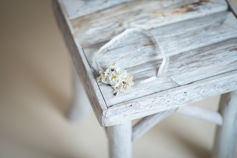 White flower garter Bridal accessories Wax flowers Wedding garter Toss garter Magaela Customisable Elastic lace Bride to be Handmade image 4