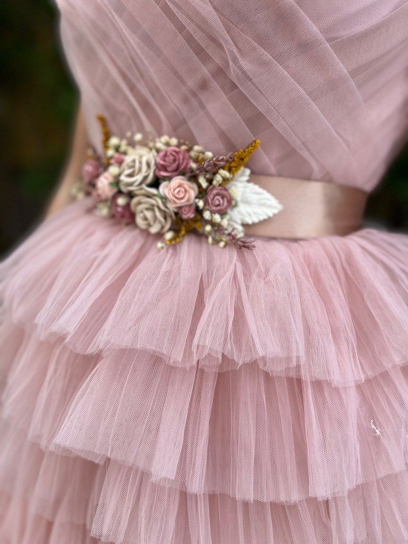 Cinturón de flores romántico Faja de flores rosa polvoriento Cinturón de boda rosa pastel para vestido Cinturón romántico con cinta Joyería de flores de boda Magaela imagen 4
