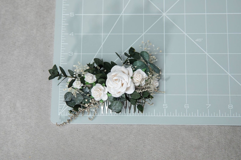 Romantischer grüner Haarkamm Braut Blumenkamm mit Rosen Weiß und Grüner Haarkamm Boho Hochzeit Off white Kopfschmuck Magaela handgefertigt Bild 5