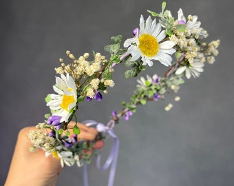 Daisy bridal hair crown Wedding flower wreath Meadow wedding Spring bridal crown Meadowy Summer wedding flower halo Magaela Handmade