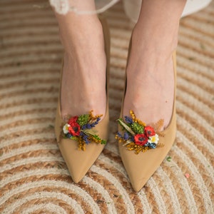 Folk flower shoe clips Bridal shoe clips with poppy and daisy flowers Meadow shoe decoration Shoe flowers pins Bridal accessories Magaela