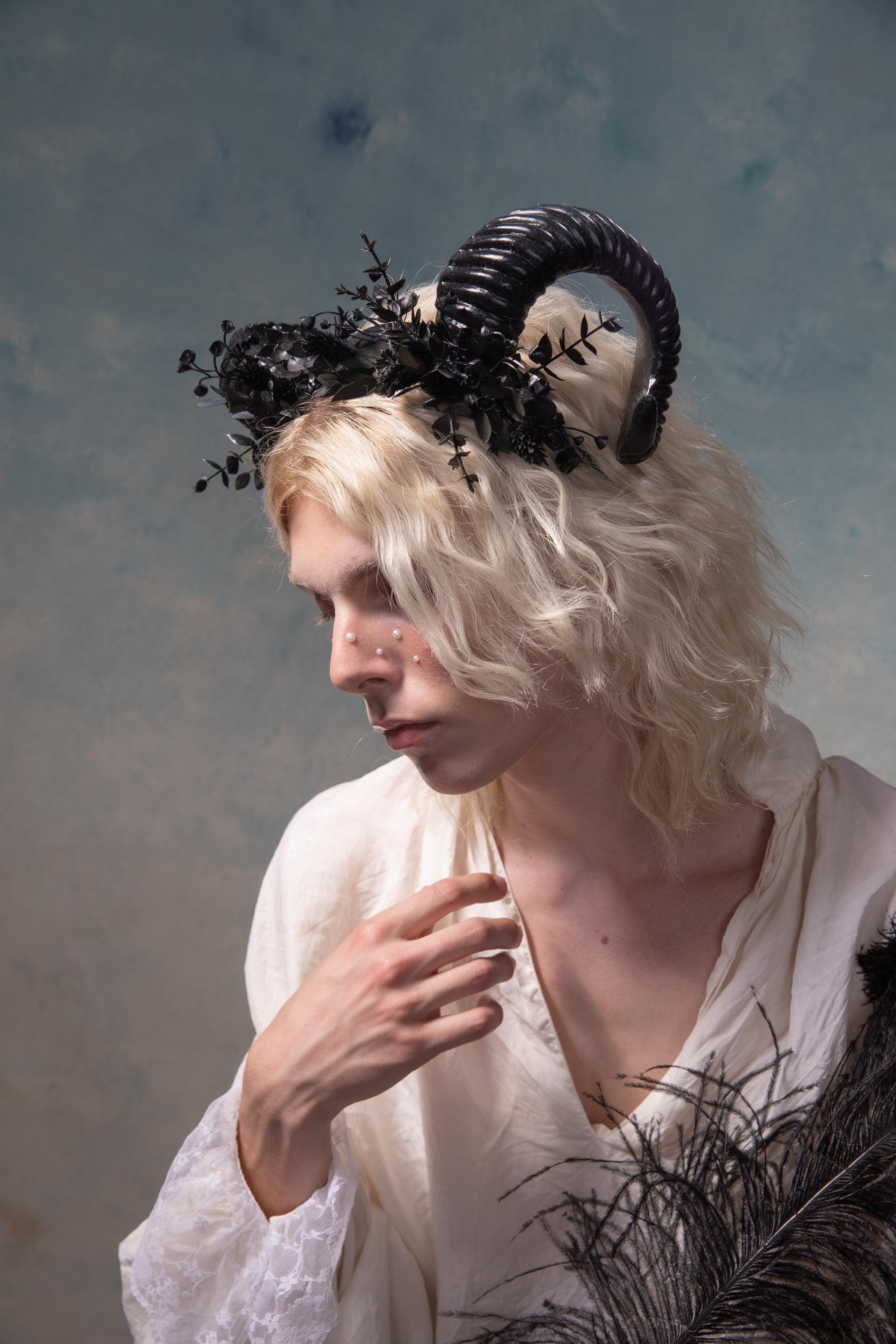 Black Horns Crown: Gothic Wedding Headpiece, Pagan Headband  display picture 2