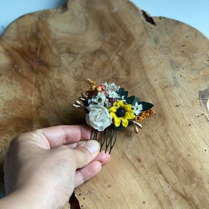 Peine de pelo de flor pequeña Peine de girasol nupcial Prado tocado de boda Damas de honor peine Flores de pelo Novia para ser Mini peine de flores Magaela imagen 5