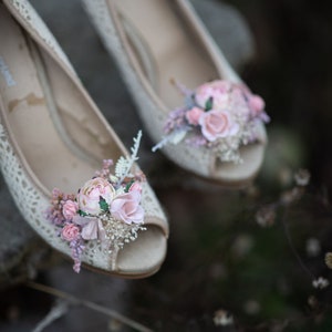 Pinces à chaussures à fleurs romantiques Pinces à fleurs pour la mariée Accessoires de mariage Future mariée Magaela Pinces à chaussures roses Bijoux de mariée Décoration de chaussures