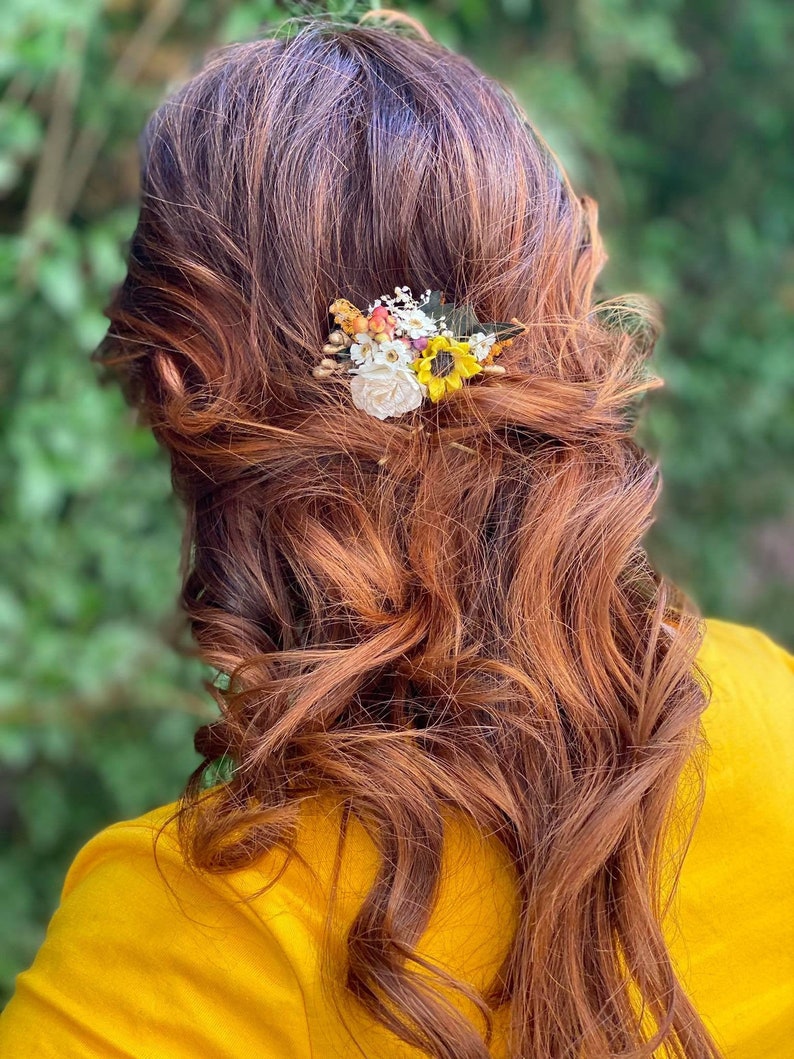 Peine de pelo de flor pequeña Peine de girasol nupcial Prado tocado de boda Damas de honor peine Flores de pelo Novia para ser Mini peine de flores Magaela imagen 1