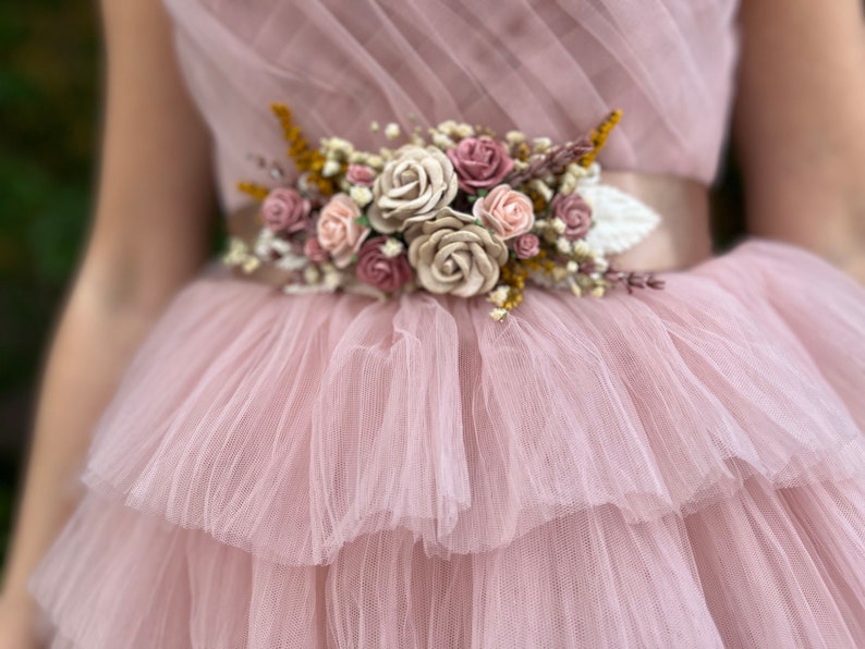 Cinturón de flores romántico Faja de flores rosa polvoriento Cinturón de boda rosa pastel para vestido Cinturón romántico con cinta Joyería de flores de boda Magaela imagen 3