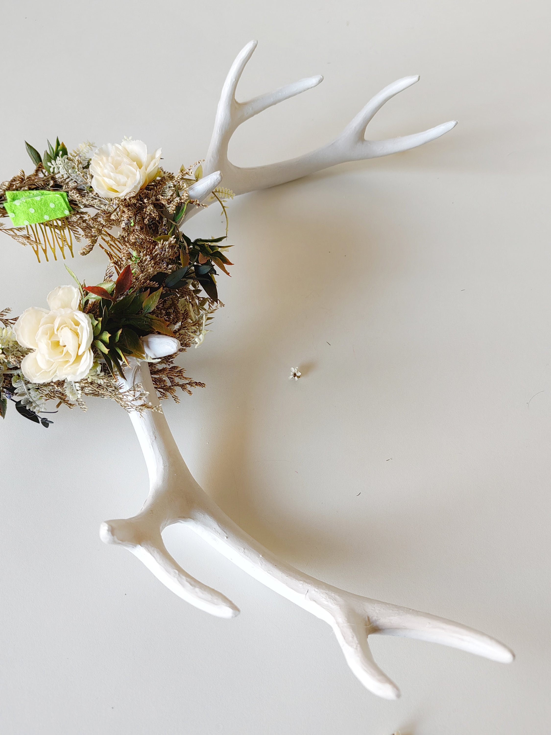 Lurrose Cerchietto Natalizio Con Corna Di Renna E Fiori Bianchi: L'Accessorio Perfetto Per Le Feste