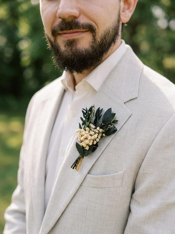 Greenery Wedding Boutonniere: Natural Baby's Breath Groom Accessory