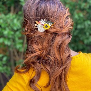 Peine de pelo de flor pequeña Peine de girasol nupcial Prado tocado de boda Damas de honor peine Flores de pelo Novia para ser Mini peine de flores Magaela imagen 10