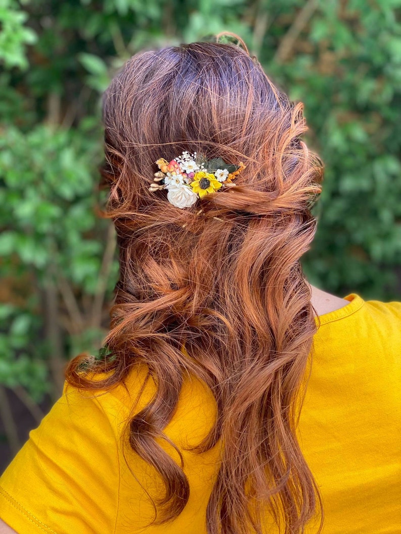 Peine de pelo de flor pequeña Peine de girasol nupcial Prado tocado de boda Damas de honor peine Flores de pelo Novia para ser Mini peine de flores Magaela imagen 10