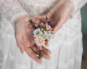 Boutonniere de flores praderas con lavanda Ojal de boda Boutonniere del novio Accesorios Magaela Accesorios nupciales hechos a mano